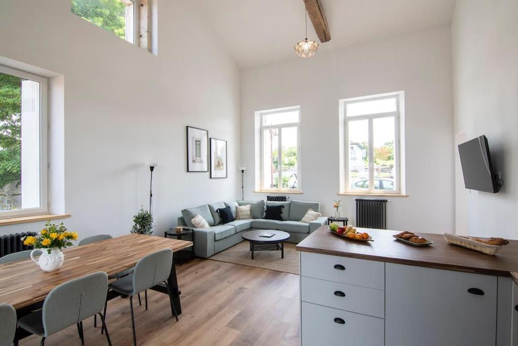 Treize Maison 3 Bed House In Centre Of Saint Severin 외부 사진