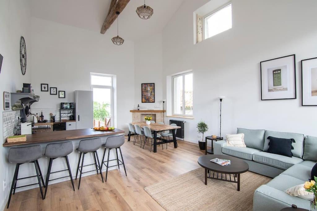 Treize Maison 3 Bed House In Centre Of Saint Severin 외부 사진