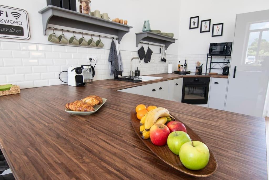 Treize Maison 3 Bed House In Centre Of Saint Severin 외부 사진
