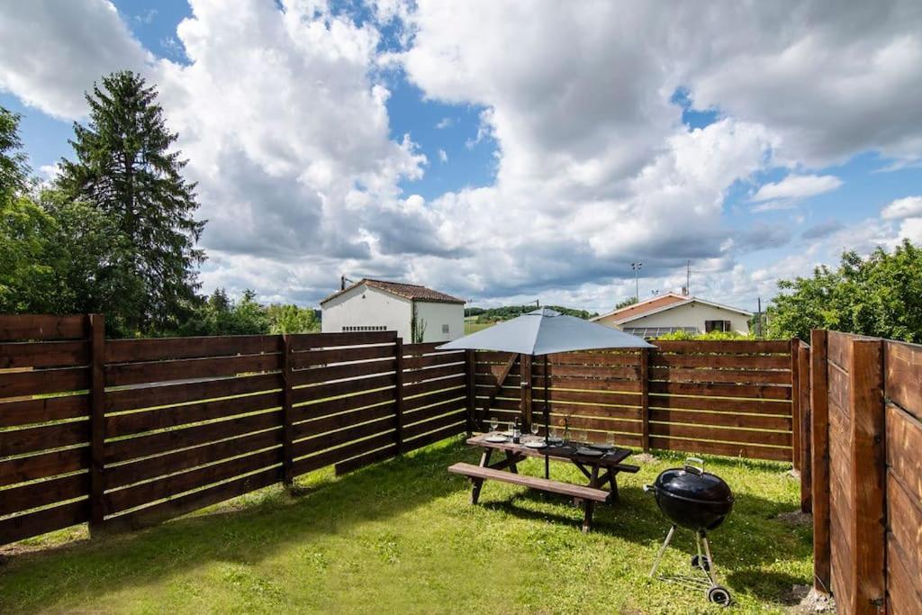Treize Maison 3 Bed House In Centre Of Saint Severin 외부 사진