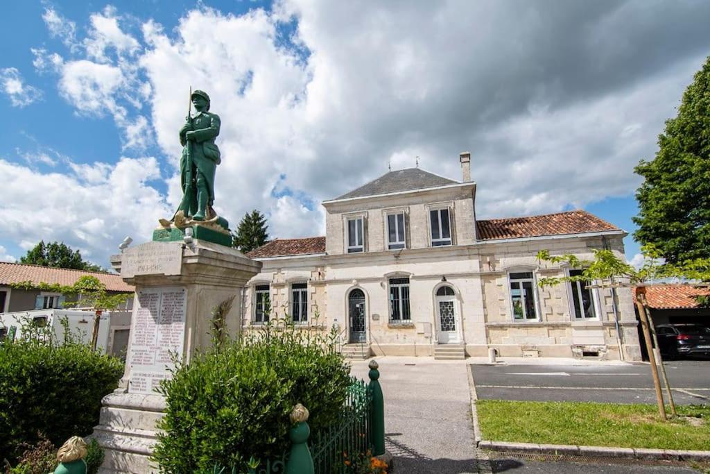 Treize Maison 3 Bed House In Centre Of Saint Severin 외부 사진
